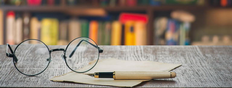 Schreiben und Lesen Brille, Stift, Text