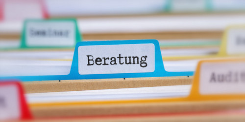 Suspension file with file tab, file tab bears the inscription "Beratung" (counselling)