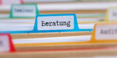 Suspension file with file tab, file tab bears the inscription "Beratung" (counselling)