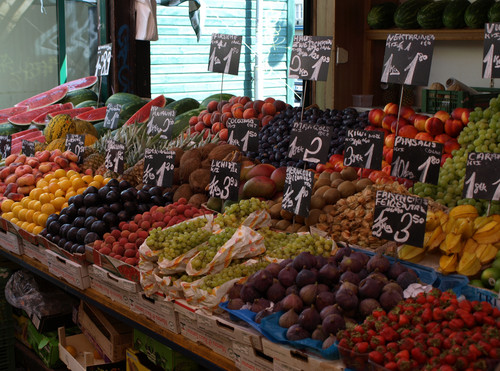 Marktstand Obst und Gemüse