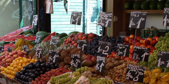 Marktstand Obst und Gemüse