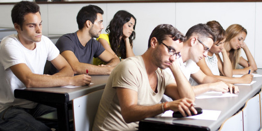 Examination Students in the lecture hall in examination situation