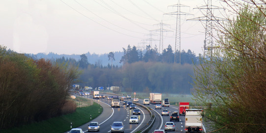 Verkehr auf Autobahn
