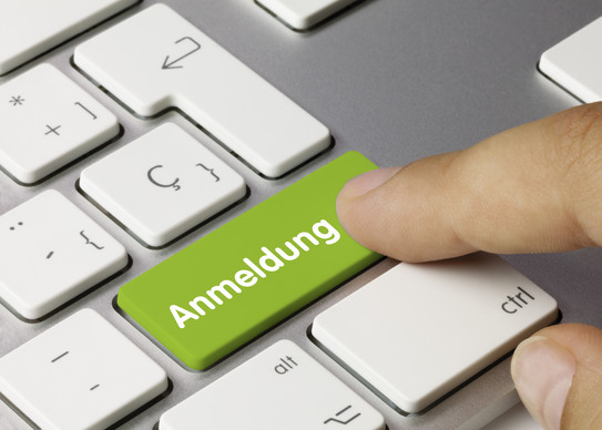 Anmeldetastatur Tastatur mit Finger auf Anmeldebutton