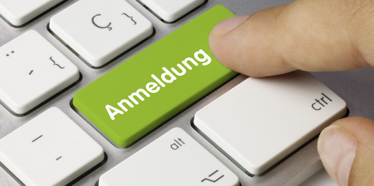 Tastatur mit grüner Tastenaufschrift "Anmeldung"